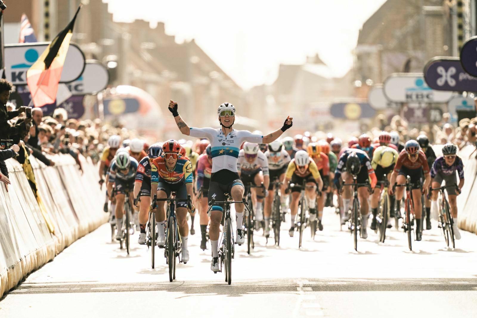 Wiebes impériale s’offre une deuxième victoire consécutive au sprint